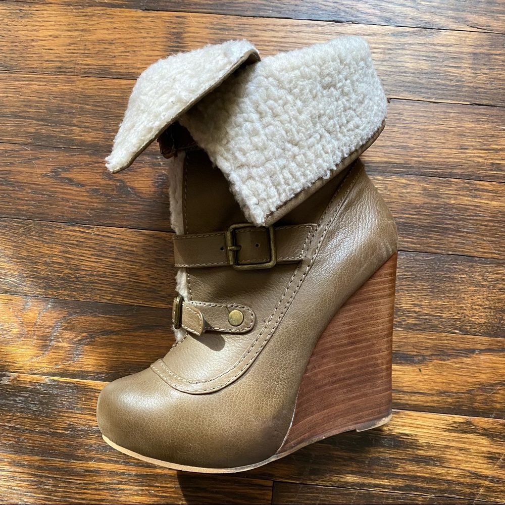 Betsy Johnson leather taupe wedge winter boot